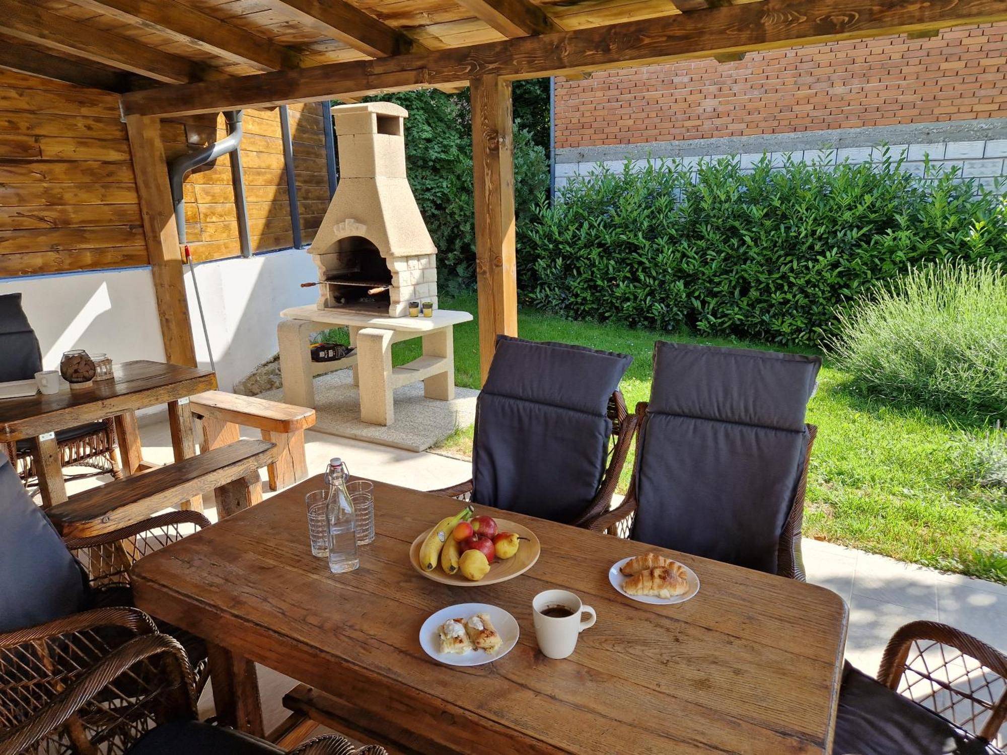 Otto - Private Pool & Garden